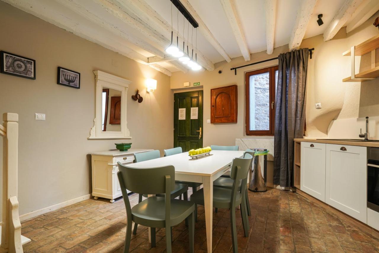 Deluxe Apartment Casa Flores With Sea View & Terrace Rovigno Esterno foto