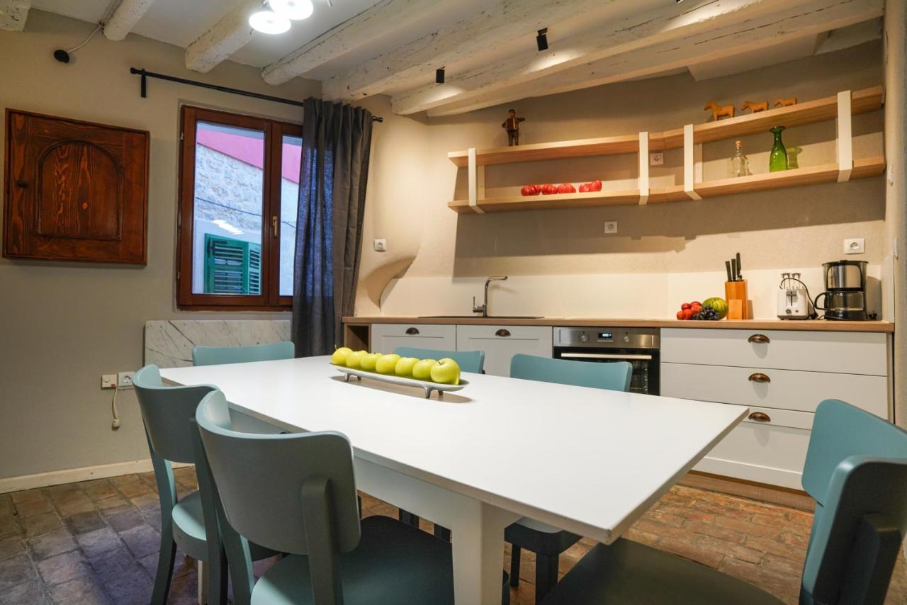 Deluxe Apartment Casa Flores With Sea View & Terrace Rovigno Esterno foto